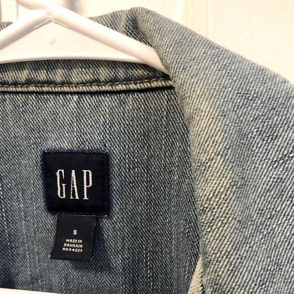 Gap Distressed Denim Jacket - Picture 6 of 6